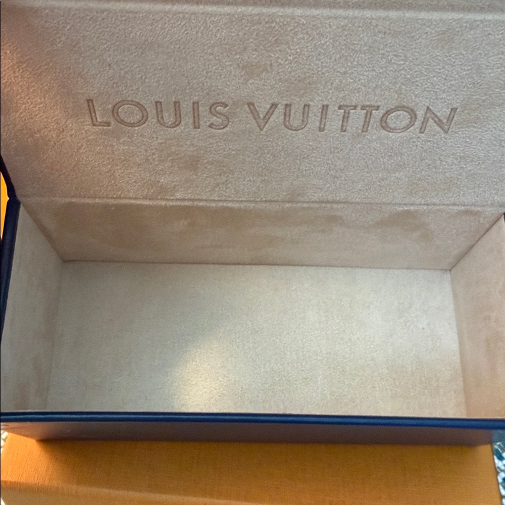 Louis Vuitton Black Cat Eye Sunglasses - Picture 6 of 9